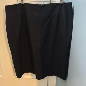 Worthington navy blue skirt, size 18, like new.